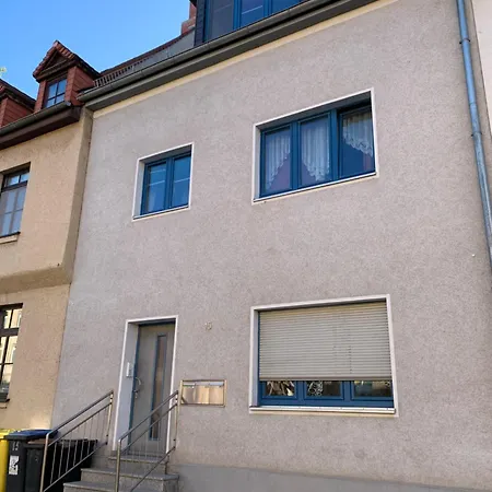 Erdgeschoss-wohnung Mit 2 Schlafzimmern, Balkon Und Parkplatz דירה *