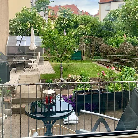 Erdgeschoss-wohnung Mit 2 Schlafzimmern, Balkon Und Parkplatz Apartment Erfurt