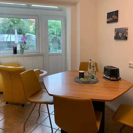 Lejlighed Erdgeschoss-wohnung Mit 2 Schlafzimmern, Balkon Und Parkplatz Erfurt