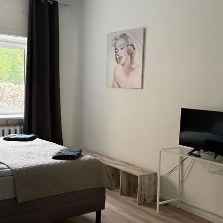 Lejlighed Erdgeschoss-wohnung Mit 2 Schlafzimmern, Balkon Und Parkplatz Erfurt