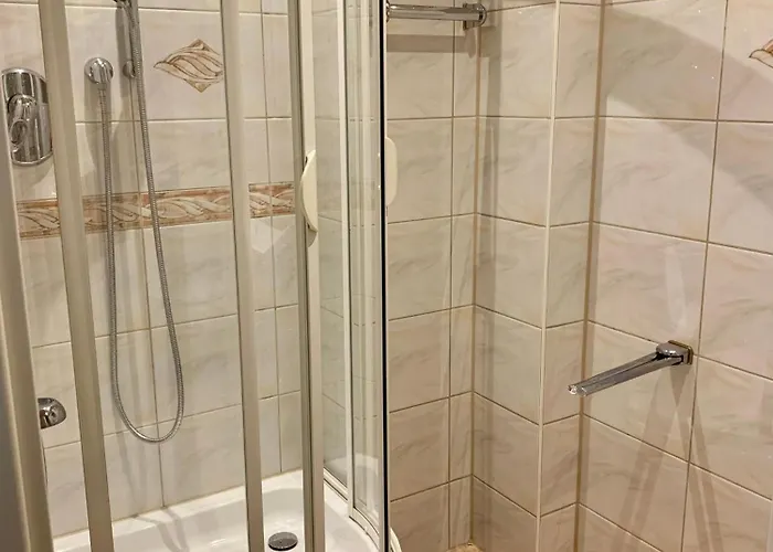 Erdgeschoss-wohnung Mit 2 Schlafzimmern, Balkon Und Parkplatz Lejlighed Erfurt