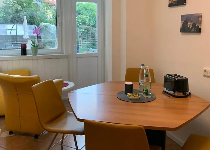 Lejlighed Erdgeschoss-wohnung Mit 2 Schlafzimmern, Balkon Und Parkplatz Erfurt