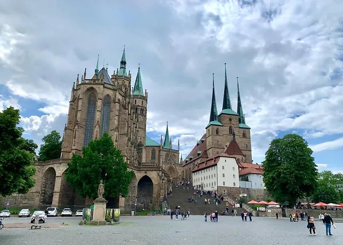 Erdgeschoss-wohnung Mit 2 Schlafzimmern, Balkon Und Parkplatz Erfurt