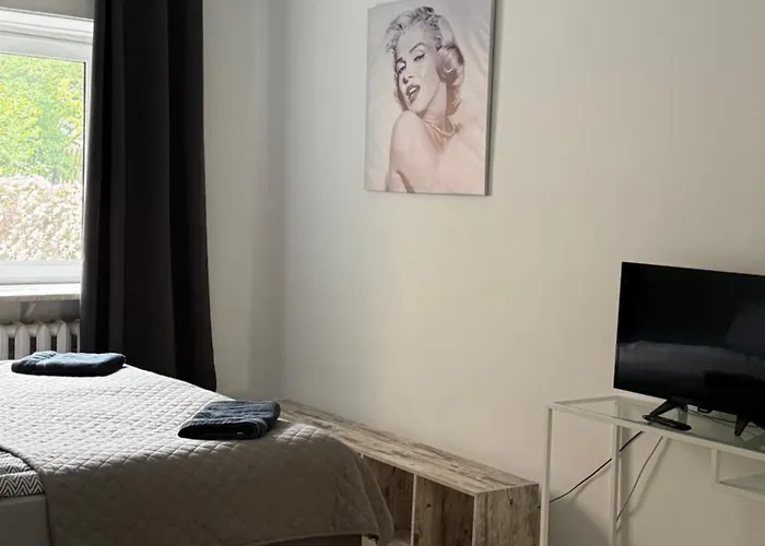 Lejlighed Erdgeschoss-wohnung Mit 2 Schlafzimmern, Balkon Und Parkplatz Erfurt