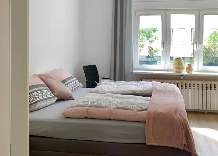 Erdgeschoss-wohnung Mit 2 Schlafzimmern, Balkon Und Parkplatz Lejlighed *